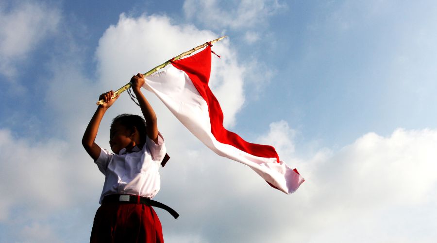 Pelajari kisah lengkap dan menarik di balik sejarah kelahiran Pancasila sebagai dasar negara Indonesia. Dari sidang BPUPKI hingga Piagam Jakarta, temukan fakta penting, tokoh berpengaruh, dan dinamika politik yang membentuk dasar ideologi bangsa.